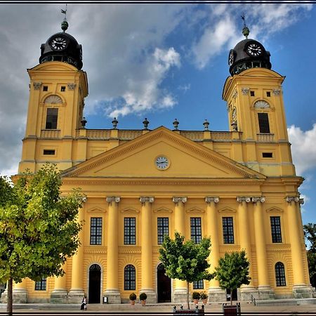 Simonffy Central Apartment Debrecen Bagian luar foto