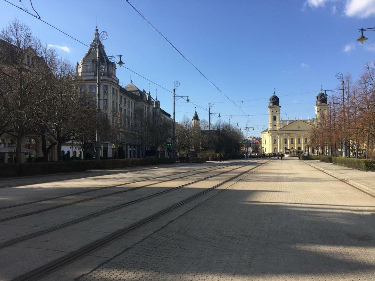 Simonffy Central Apartment Debrecen Bagian luar foto